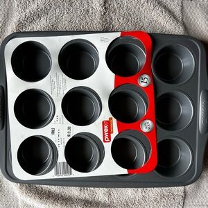 Pyrex Gray Nonstick 12-Cup Muffin Pan plus flower pie pan and crust protector